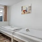 Aldars Urban Trio Suite No. 2 Διαμέρισμα *