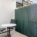 Aldars Urban Trio Suite No. 2 Διαμέρισμα